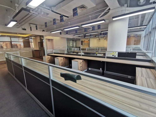 融科望京中心精裝辦公空間出租，方正戶型配家具，安靜商務首選